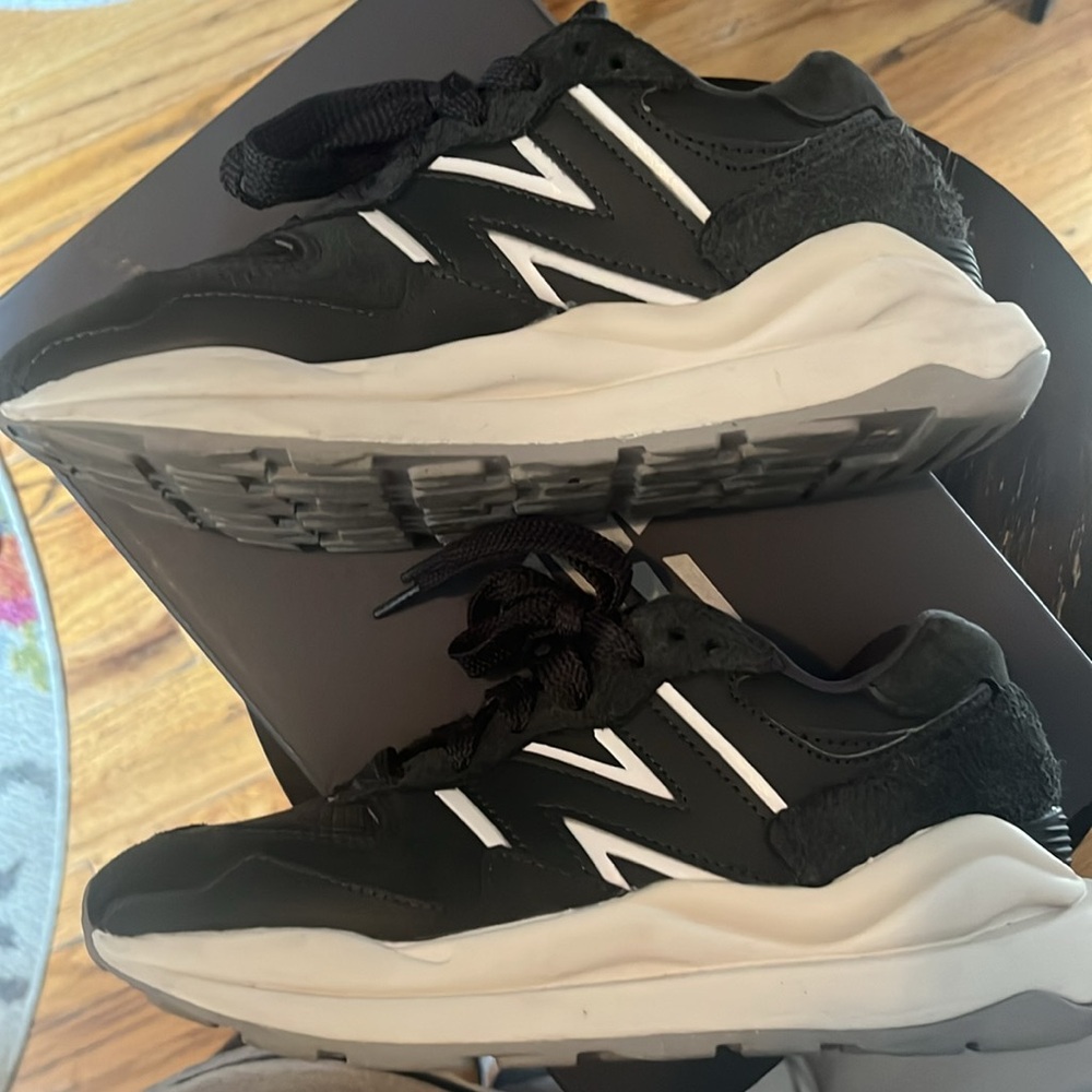 Barely Used In Great Condition Woman’s Size 7 Nb5… - image 4